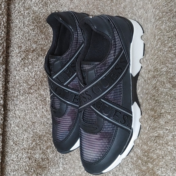 GUESS women Paulin Cross Strap Sneakers Sz 8 Black - Picture 2 of 9